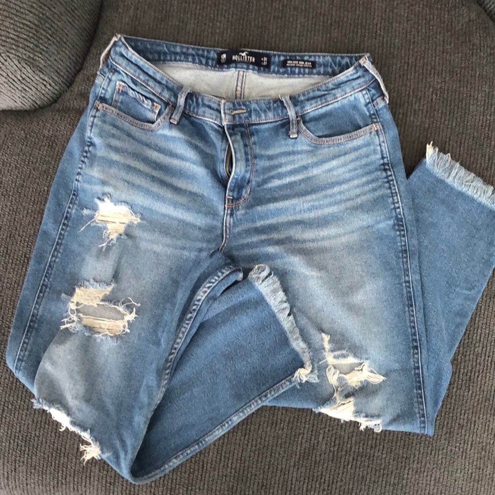 Hollister ultra Highrise mom jean, size 31x27